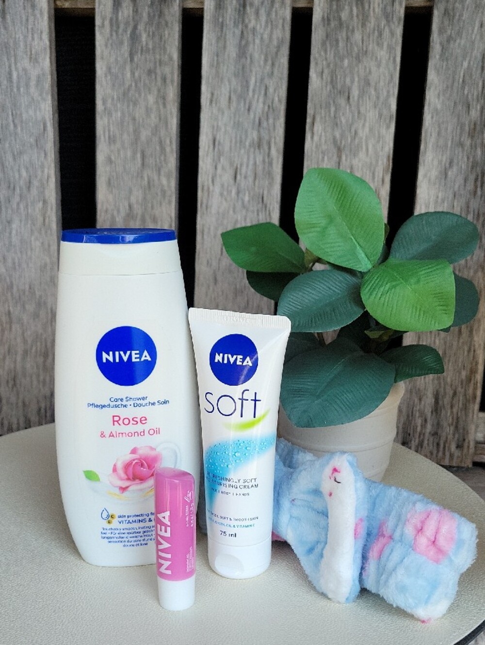 NIVEA Trio Set Rose & Soft Skincare - Blue, White, Pink & Plush Headband - Picture 3 of 3